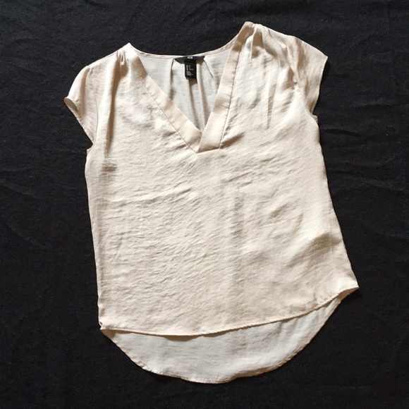 H&M Tops - 💛 H&M silky gold blouse